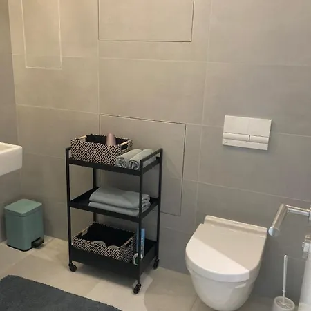 Moderný A408 V Centre Nr, Parkovanie V Cene Apartamento