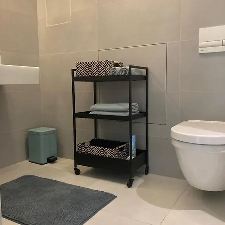 Moderný A408 V Centre Nr, Parkovanie V Cene Apartamento