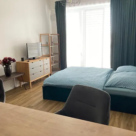 Moderny A408 V Centre Nr, Parkovanie V Cene نيترا